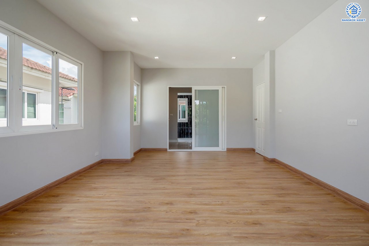 บ้านมือสองตกแต่งใหม่ ม.คาซ่าวิลล์ ราชพฤกษ์-รัตนาธิเบศร์1 แบรนด์ Q.House ต่อเติมครบพร้อมเข้าอยู่ เนื้อที่ 86 ตร.ว. ฟังก์ชันจัดเต็ม 3 ห้องนอน 3 ห้องน้ำ 1 ห้องอเนกประสงค์ 1 ห้องแม่บ้าน จอดรถได้ 2 คัน บนทำเลศักยภาพ ติดถนนราชพฤกษ์ และเพียง 10 นาทีถึงรถไฟฟ้า "สถานีบางรักน้อยท่าอิฐ"